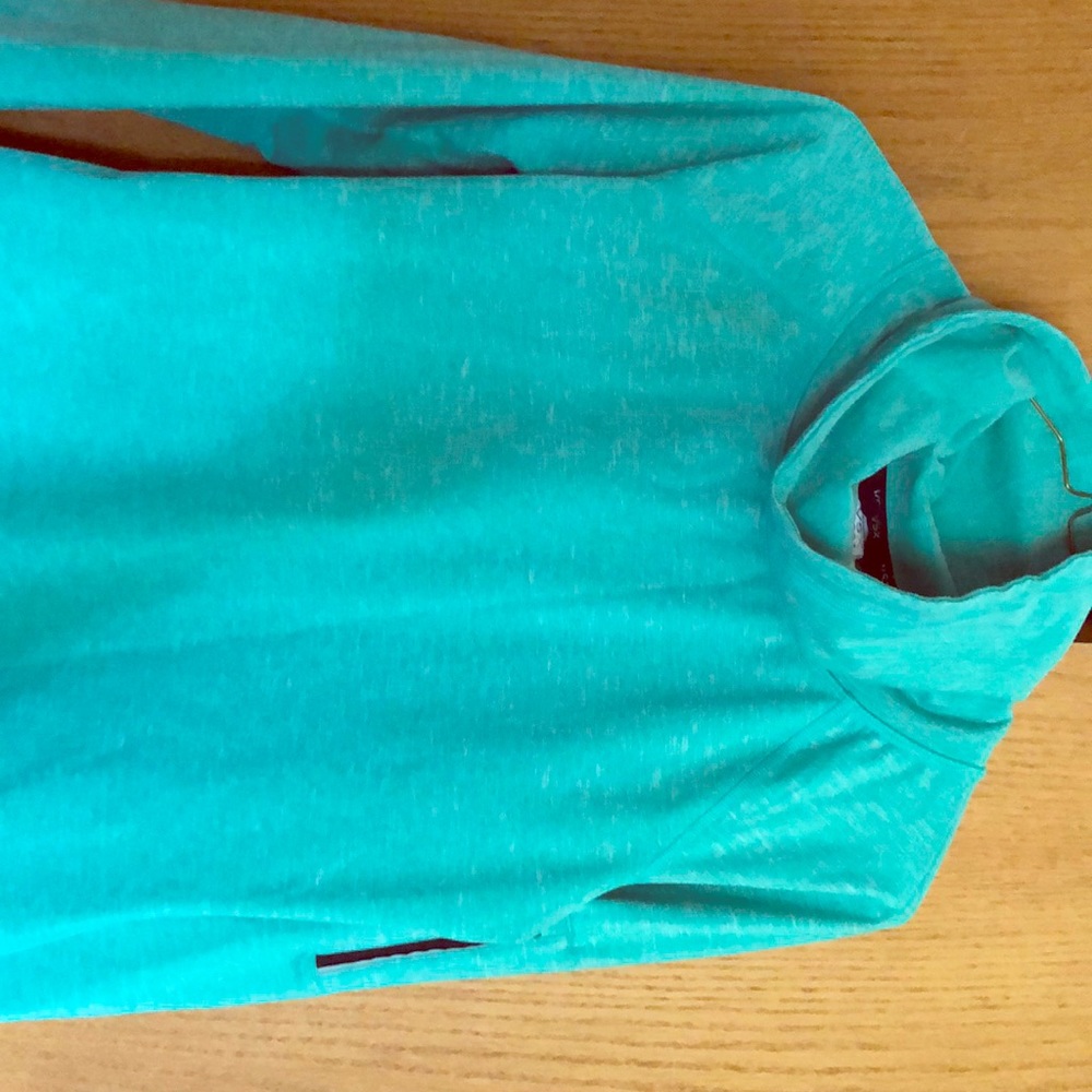 Green workout pull over